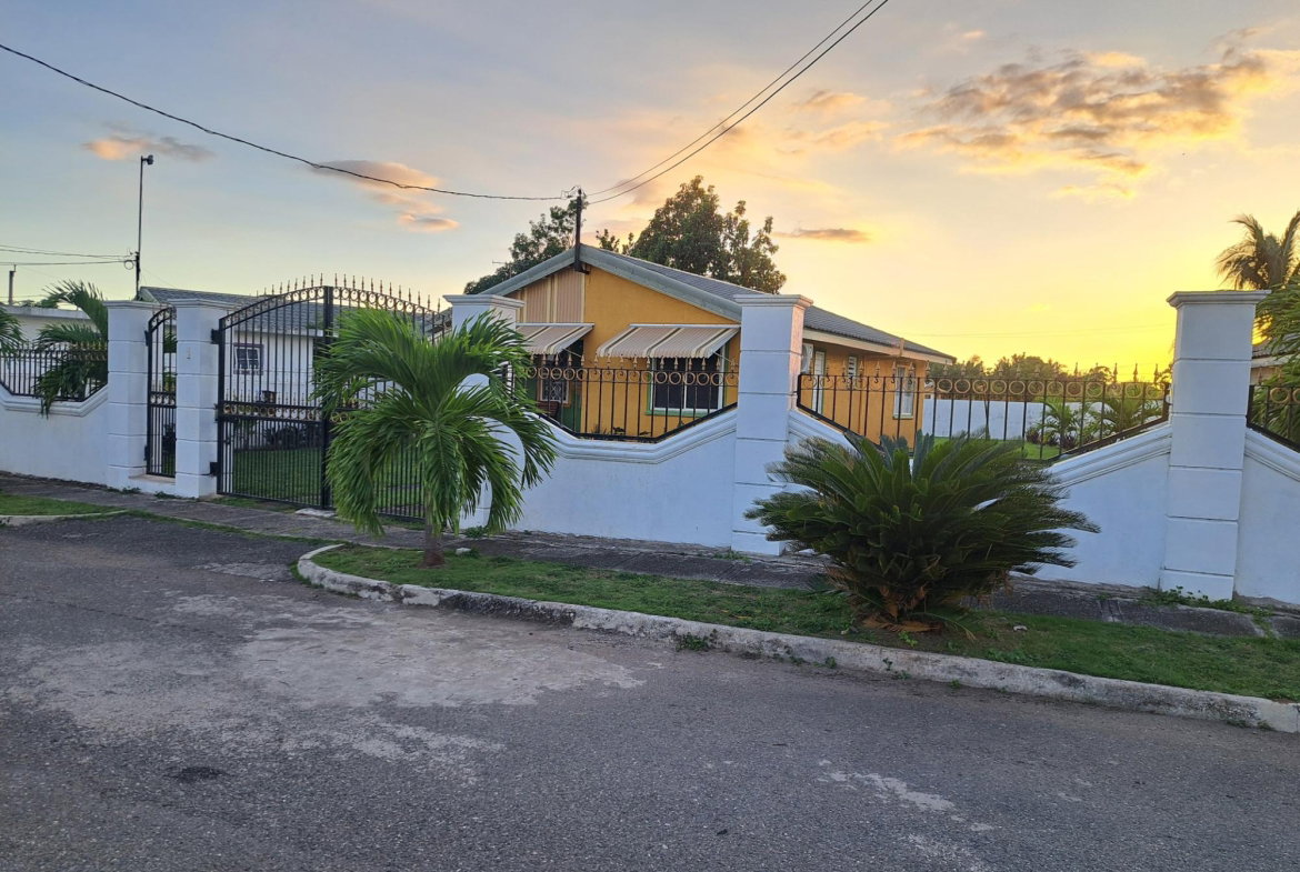 Twenty-Second image of 371 Mockingbird Circle in Old Harbour, St. Catherine, Jamaica - property is For Rent
