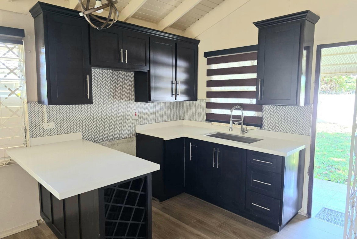 Fifth image of 371 Mockingbird Circle in Old Harbour, St. Catherine, Jamaica - property is For Rent