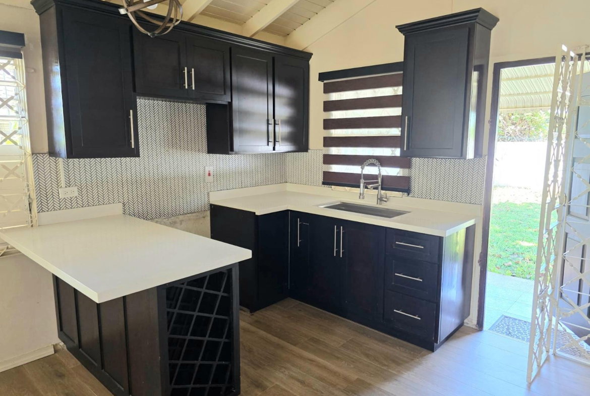 Sixth image of 371 Mockingbird Circle in Old Harbour, St. Catherine, Jamaica - property is For Rent