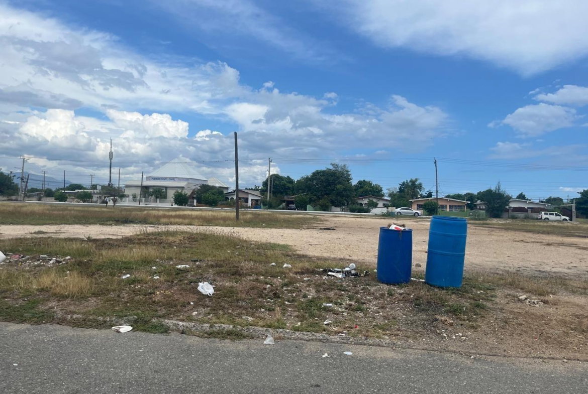 Seventeenth image of 33 Portsmouth Avenue in Bridgeport, St. Catherine, Jamaica - property is For Sale
