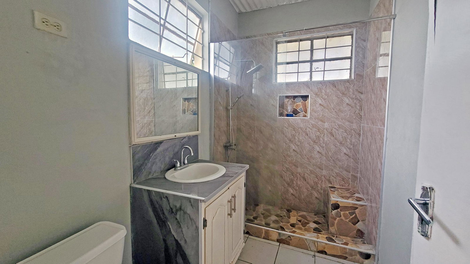 Fifteenth image of 5c North Avenue in Kingston 10, St. Andrew, Jamaica - property is For Sale