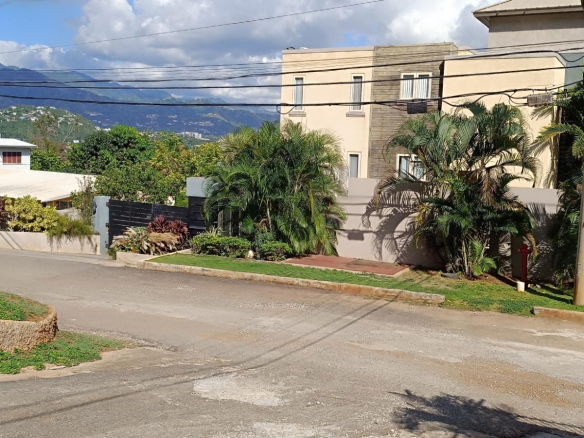 First image of 104-200 Red Hills rd in Red Hills, St. Andrew, Jamaica - property is For Sale