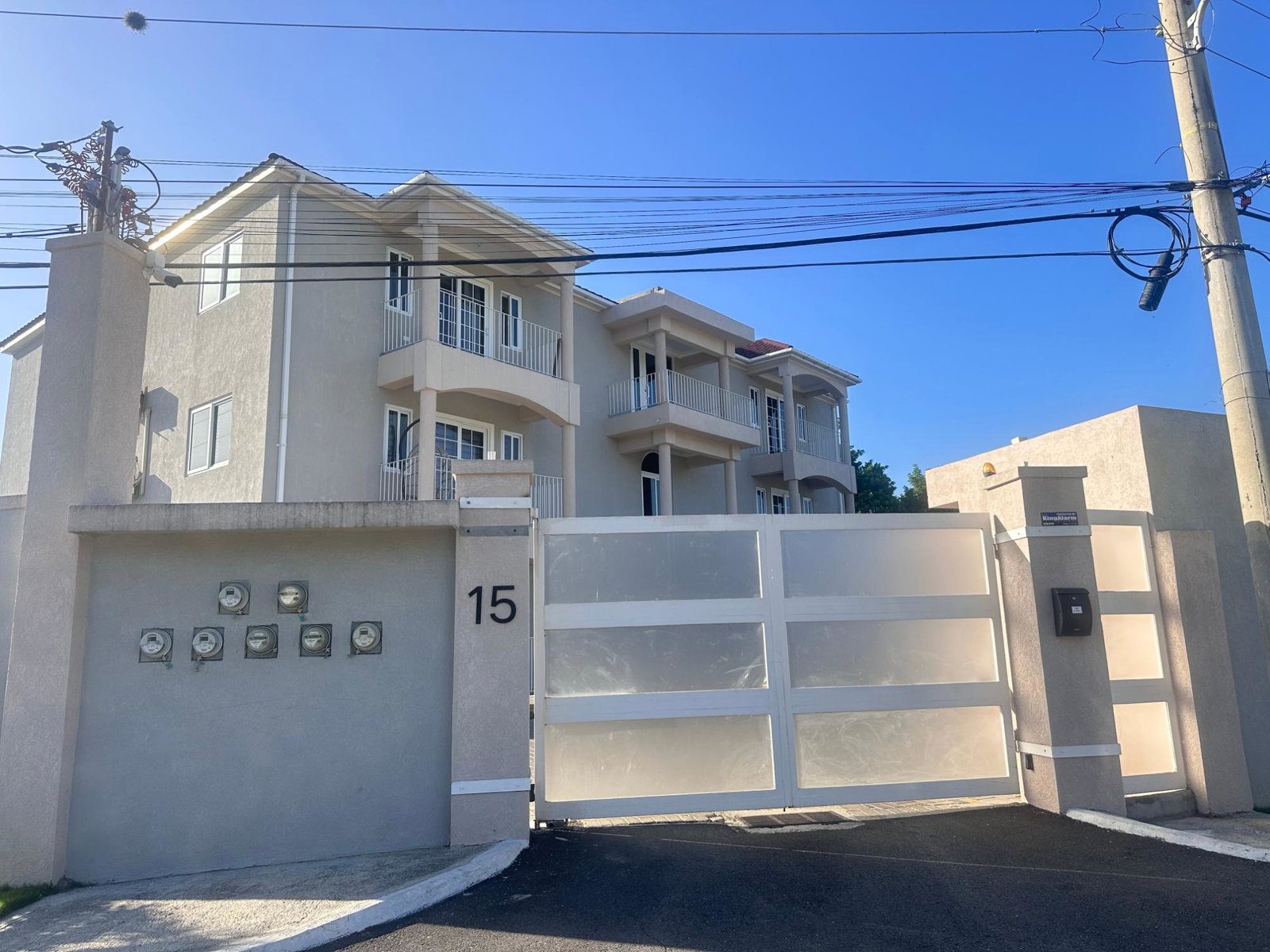 Luxury-3-Bedroom-Apartment-for-Rent-in-Kingston-6-St.-Andrew-Jamaica Second image of 4-15 Halifax Avenue in Kingston 6, St. Andrew, Jamaica - property is For Rent
