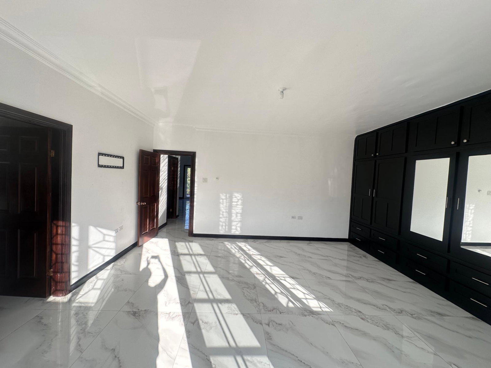 Luxury-3-Bedroom-Apartment-for-Rent-in-Kingston-6-St.-Andrew-Jamaica Eleventh image of 4-15 Halifax Avenue in Kingston 6, St. Andrew, Jamaica - property is For Rent