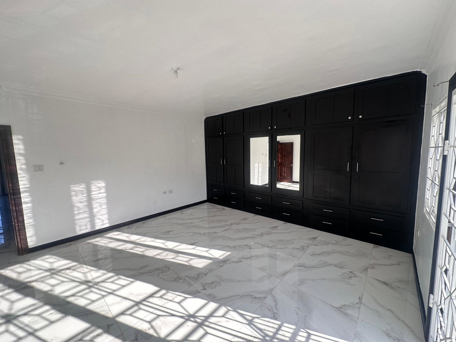 Luxury-3-Bedroom-Apartment-for-Rent-in-Kingston-6-St.-Andrew-Jamaica Twelfth image of 4-15 Halifax Avenue in Kingston 6, St. Andrew, Jamaica - property is For Rent