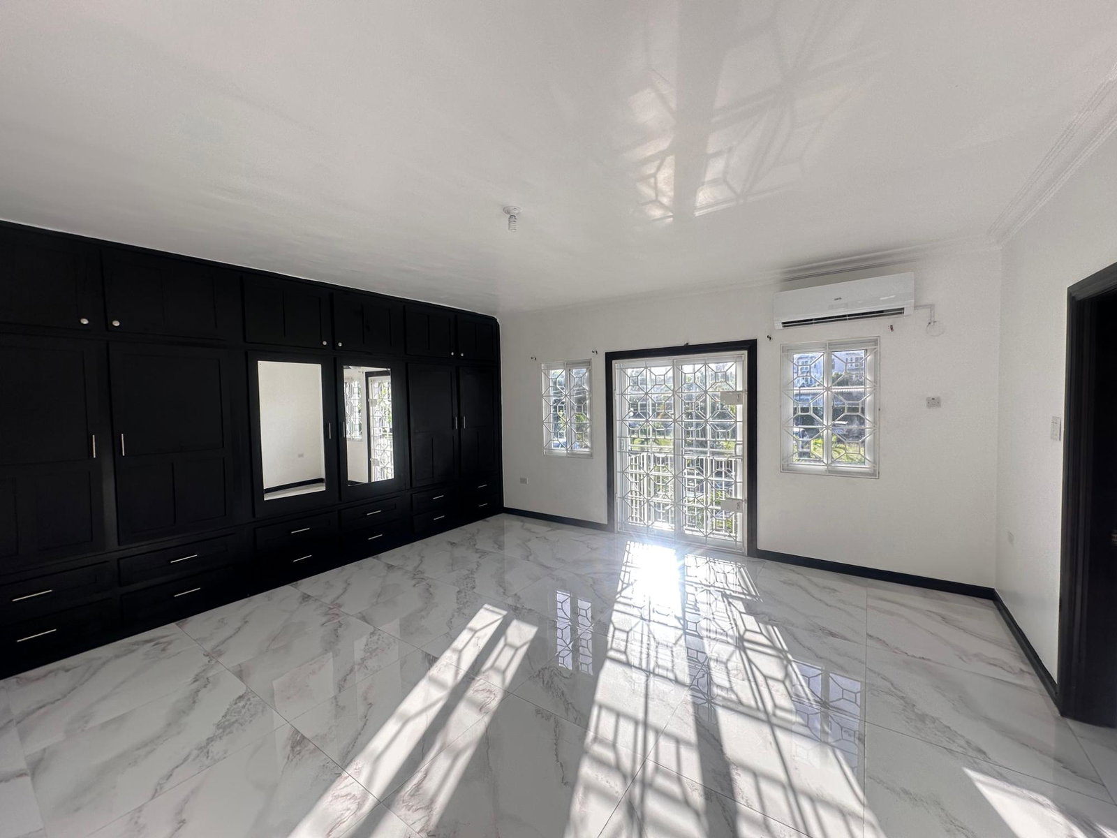 Luxury-3-Bedroom-Apartment-for-Rent-in-Kingston-6-St.-Andrew-Jamaica Tenth image of 4-15 Halifax Avenue in Kingston 6, St. Andrew, Jamaica - property is For Rent