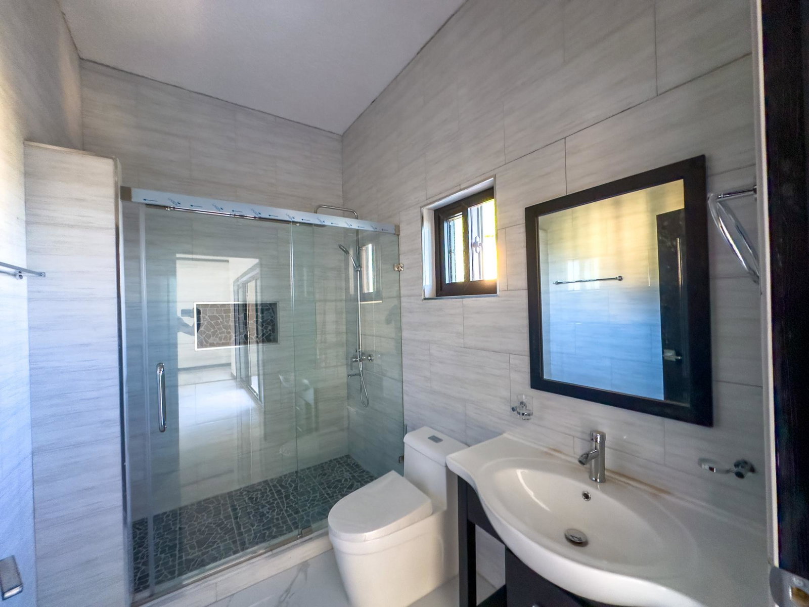 Thirteenth image of 21-11-13 Hill Road in Kingston 8, St. Andrew, Jamaica - property is For Sale