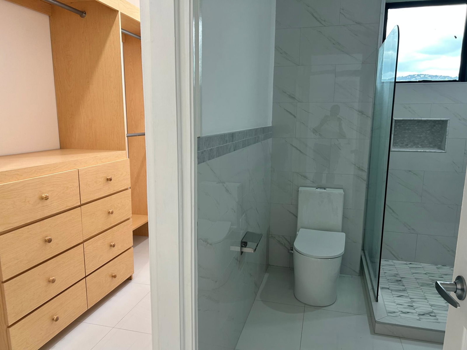 Luxury-Penthouse-Apartment-for-Sale-in-Kingston-St.-Andrew-Stunning-Harbour-Views Fifteenth image of 12-31 Rochester Avenue in Kingston 8, St. Andrew, Jamaica - property is For Sale