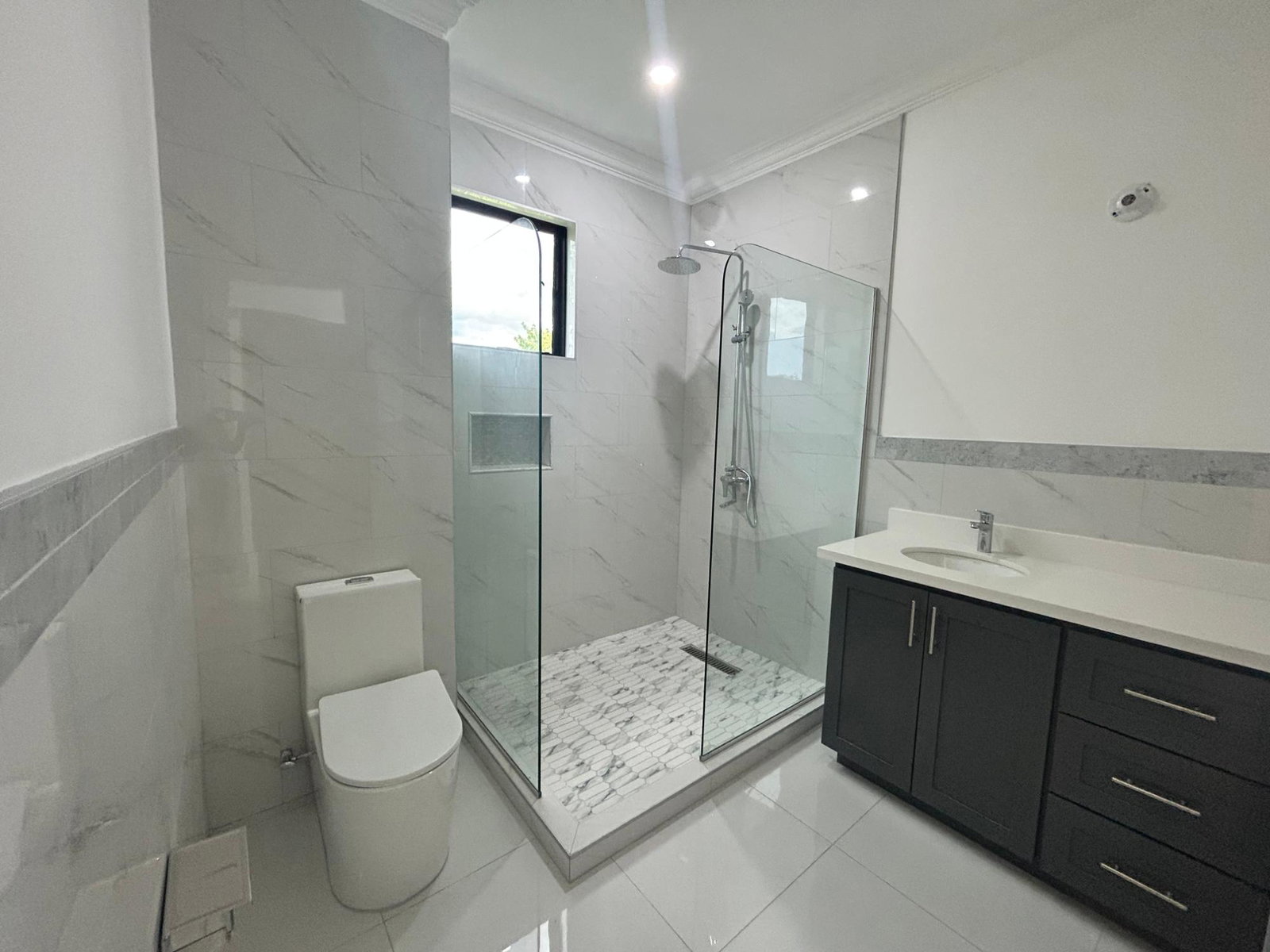 Luxury-Penthouse-Apartment-for-Sale-in-Kingston-St.-Andrew-Stunning-Harbour-Views Eighteenth image of 12-31 Rochester Avenue in Kingston 8, St. Andrew, Jamaica - property is For Sale