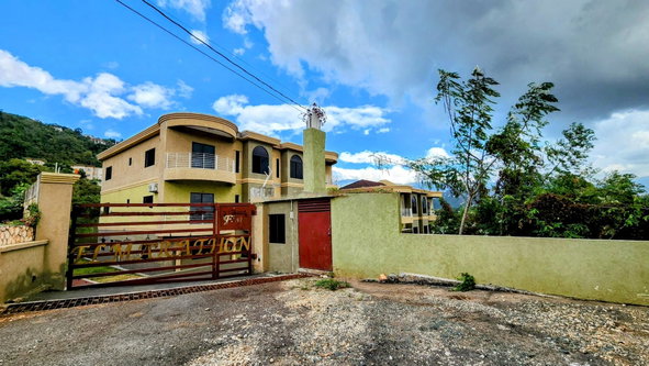 Second image of 3- Mayfair Close in Kingston 19, St. Andrew, Jamaica - property is For Rent