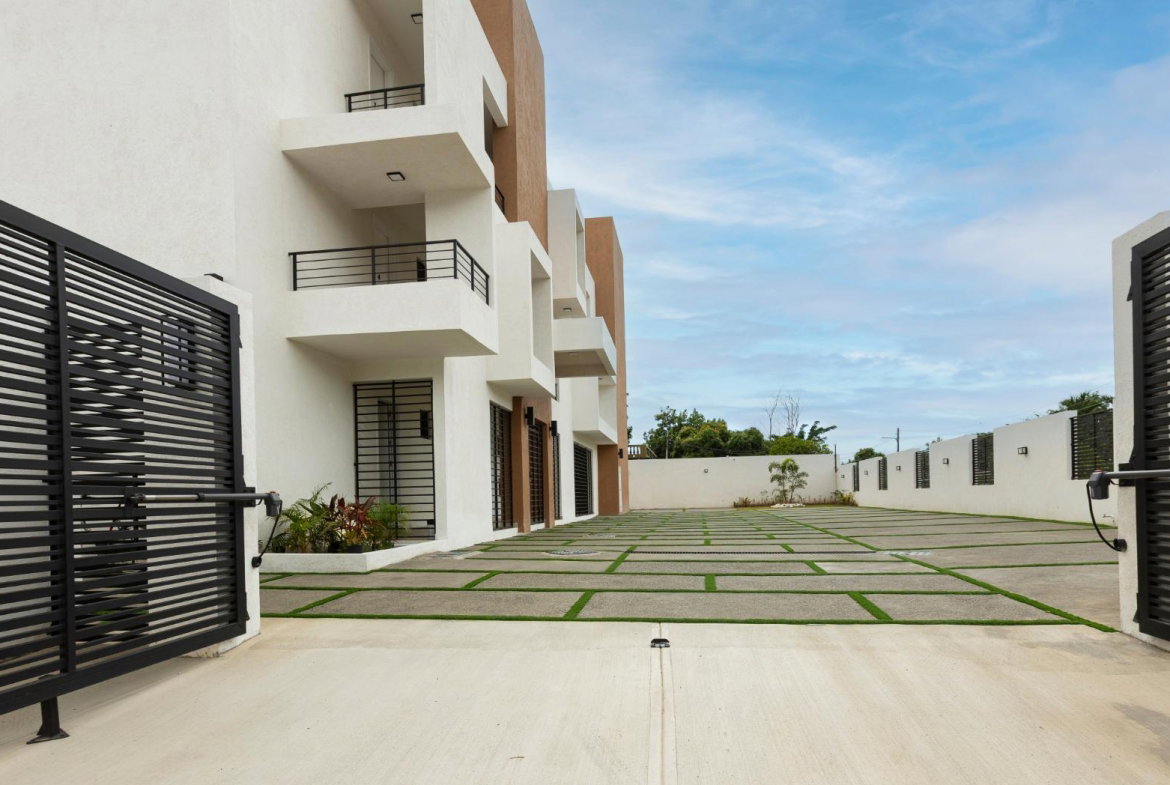 Seventeenth image of 2-51 Border Avenue in Kingston 19, St. Andrew, Jamaica - property is For Rent