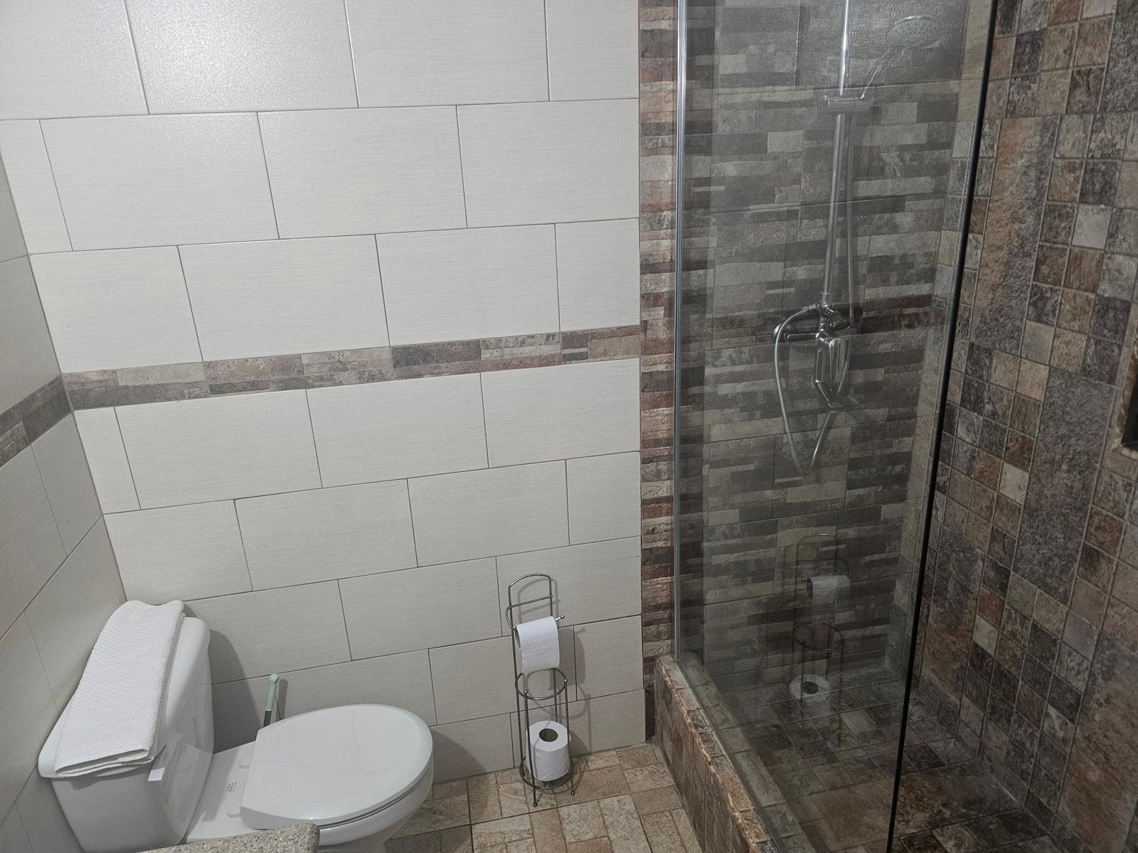 Tenth image of 33-125 1/2 Constant Spring Road in Kingston 8, St. Andrew, Jamaica - property is For Sale