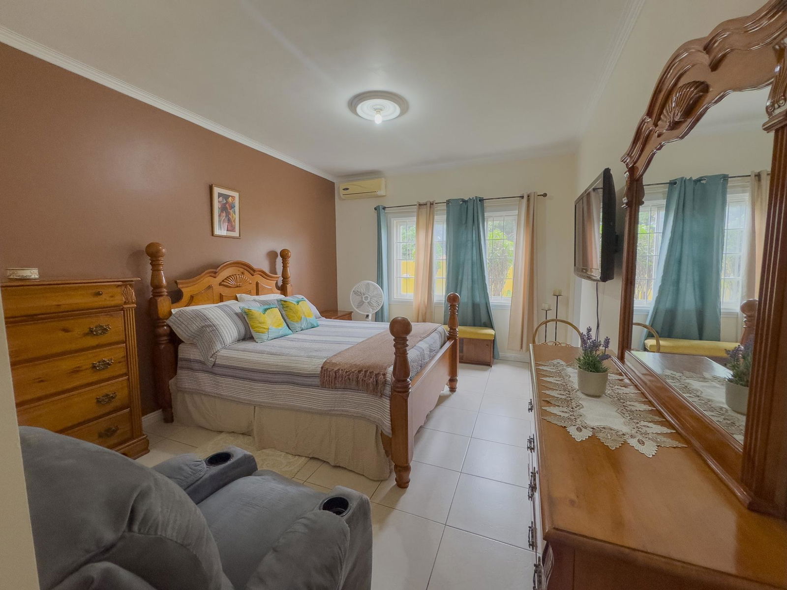 Third image of 11a East Ave in Kingston 8, St. Andrew, Jamaica - property is For Rent