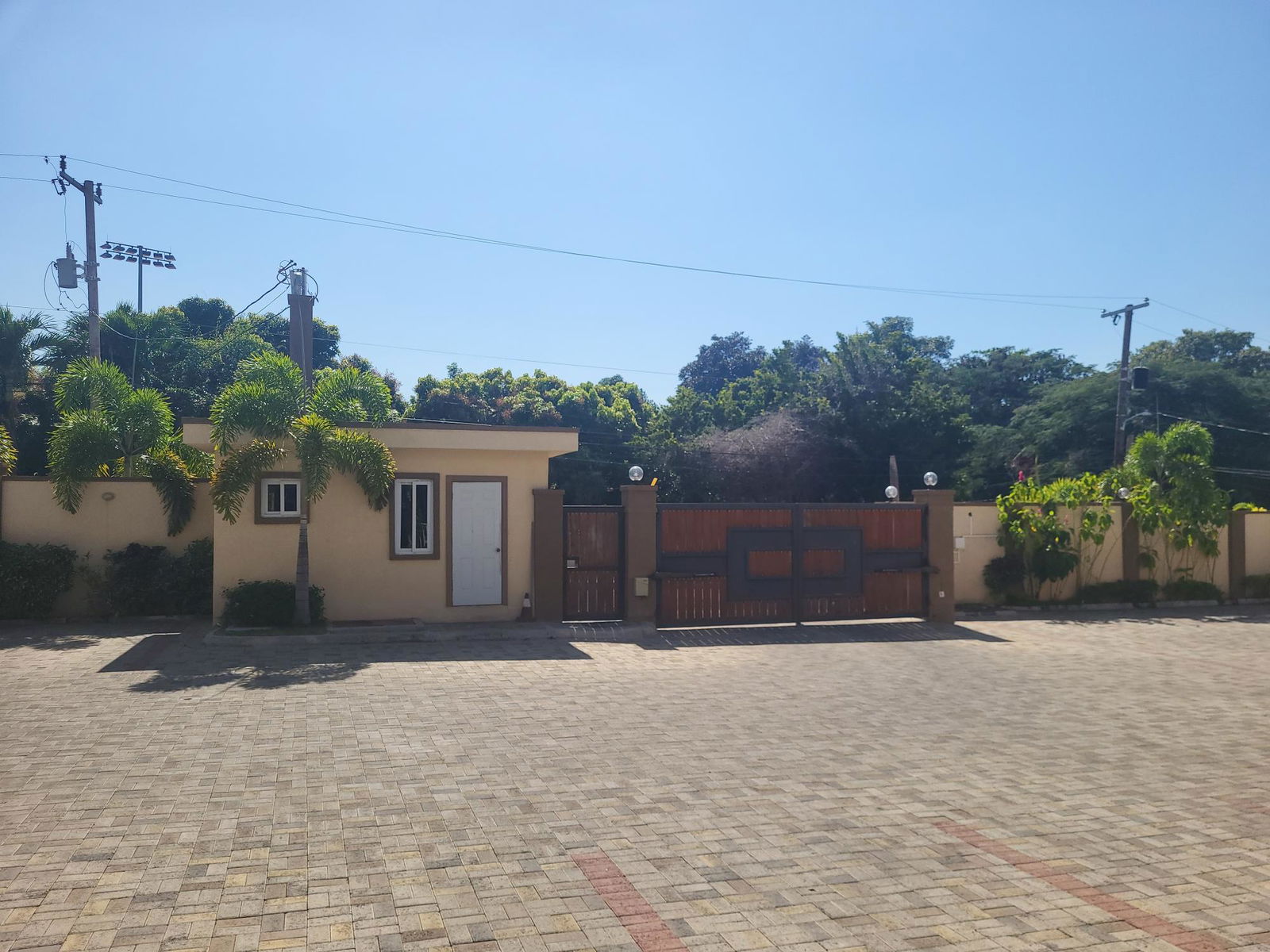 Modern-2-Bedroom-Apartment-for-Sale-at-The-Palms-of-Ravinia-St.-Andrew-Jamaica Second image of 6-4 Ravinia Road in Kingston 6, St. Andrew, Jamaica - property is For Sale