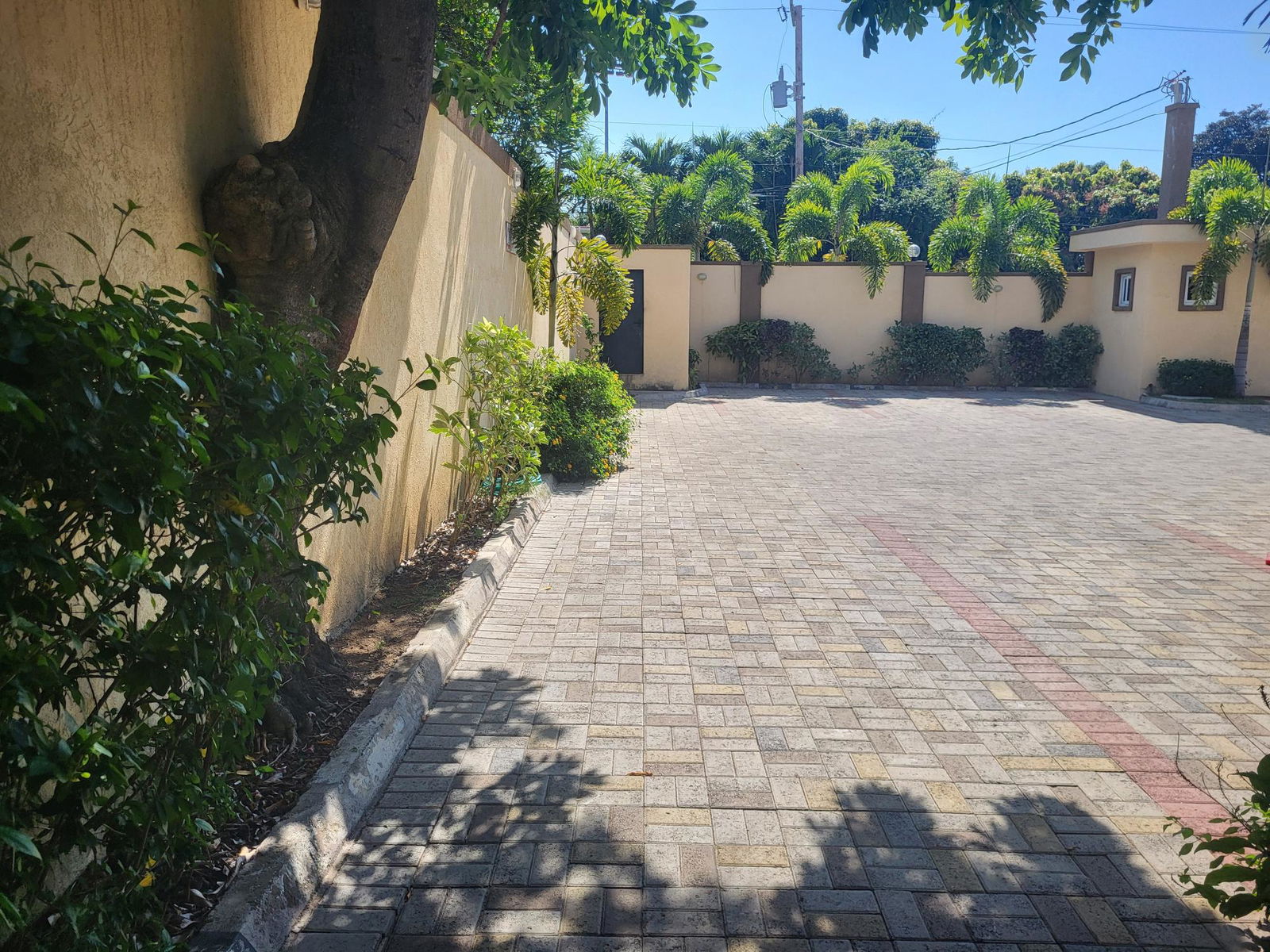 Modern-2-Bedroom-Apartment-for-Sale-at-The-Palms-of-Ravinia-St.-Andrew-Jamaica Fifth image of 6-4 Ravinia Road in Kingston 6, St. Andrew, Jamaica - property is For Sale