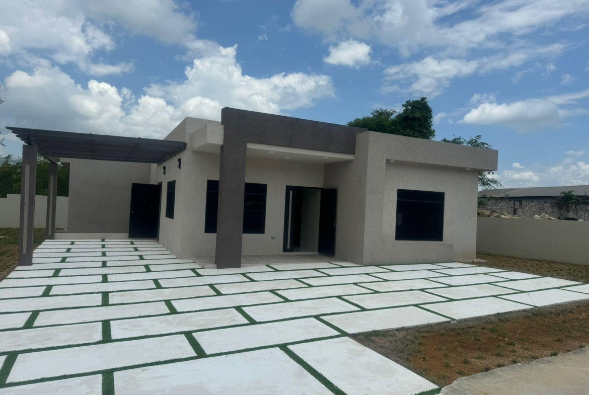 Fourteenth image of 4 Longwood, Santa Cruz in Santa Cruz, St. Elizabeth, Jamaica - property is For Sale