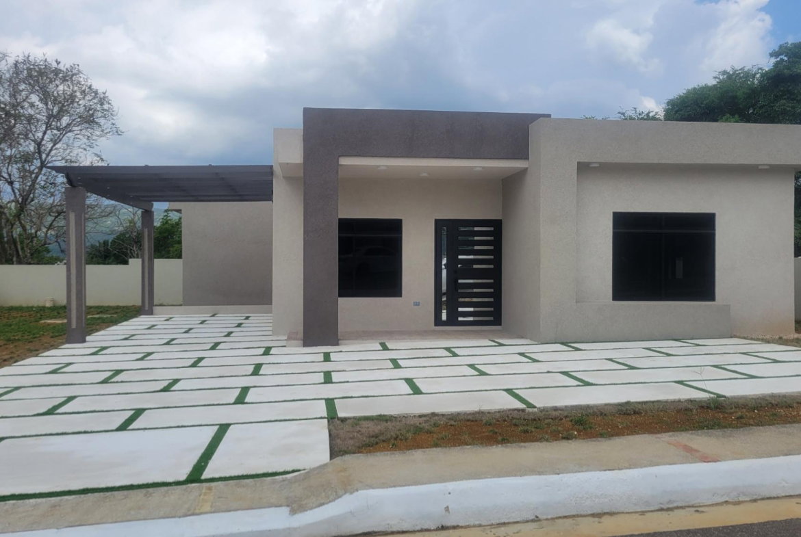 Fourth image of 4 Longwood, Santa Cruz in Santa Cruz, St. Elizabeth, Jamaica - property is For Sale