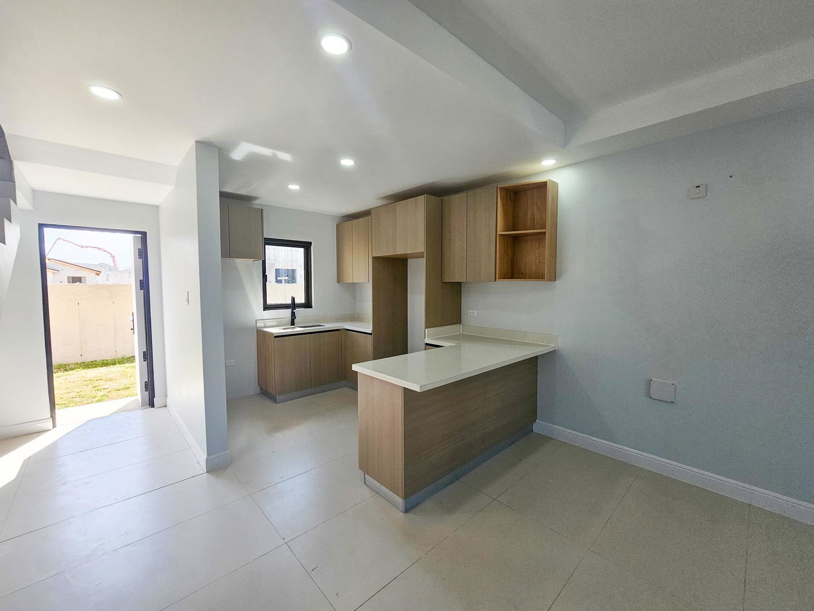 Seventh image of Municipal Boulevard in Greater Portmore, St. Catherine, Jamaica - property is For Rent