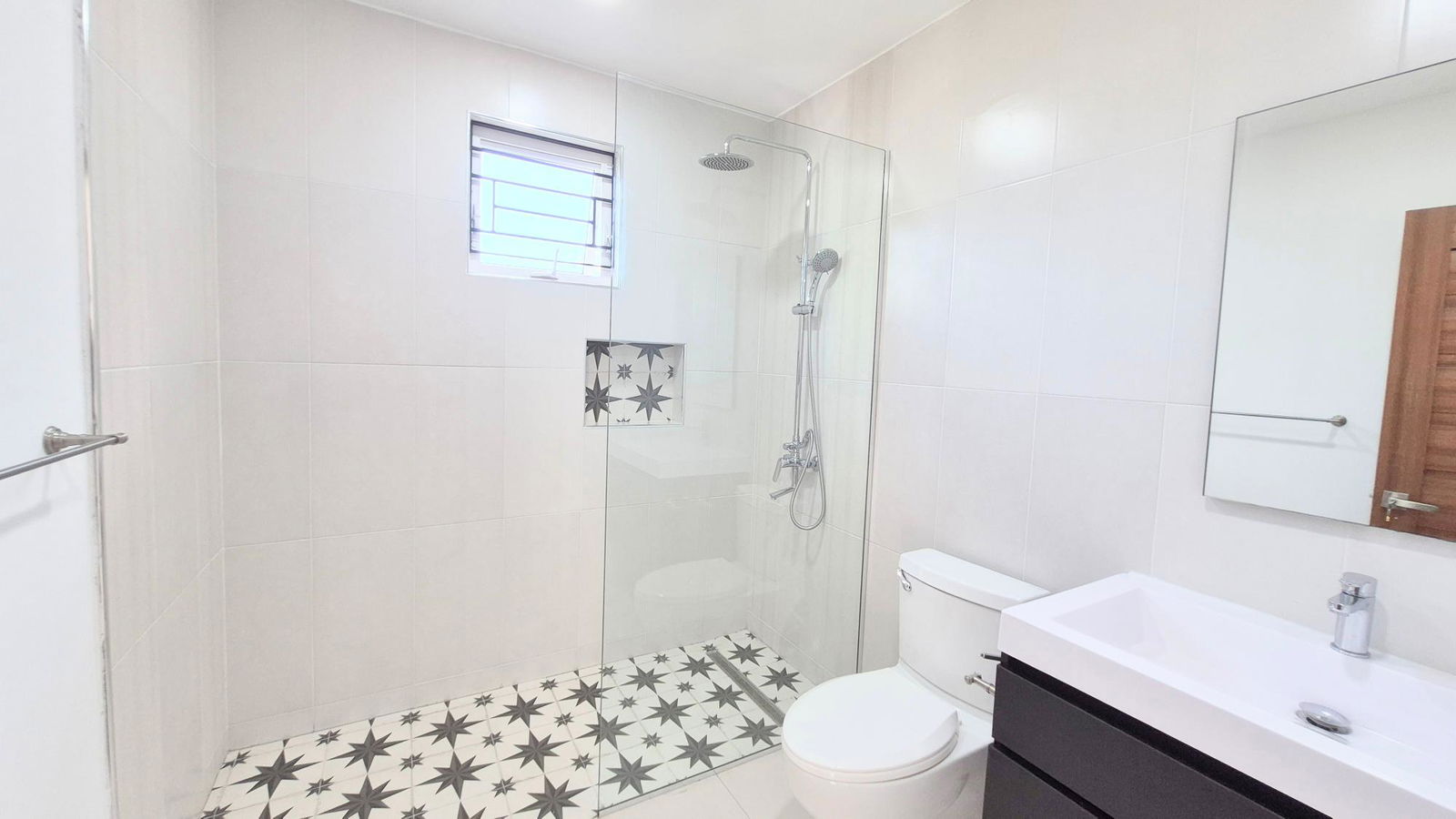 Thirteenth image of Unit #3-5 Hope View Avenue in Kingston 6, St. Andrew, Jamaica - property is For Rent