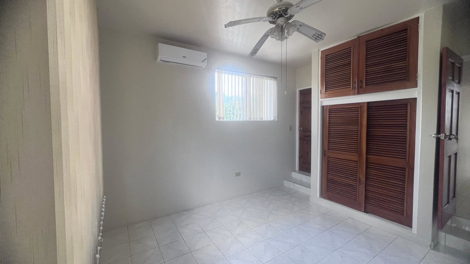Twelfth image of 25 b Oakridge Kingston 8 in Kingston 8, St. Andrew, Jamaica - property is For Rent