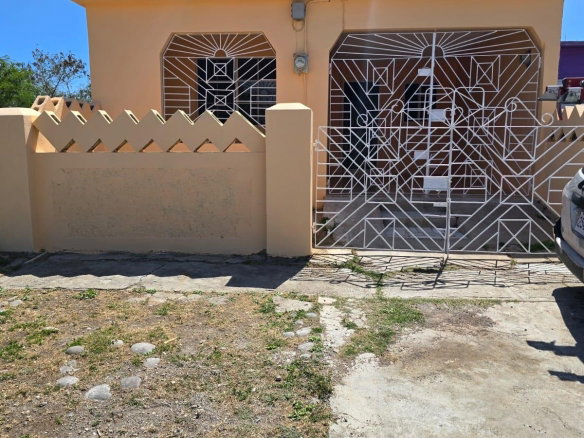 First image of 1-1 nw 3rd Ave, Belmont Prk in West Belmont Park, St. Catherine, Jamaica - property is For Rent