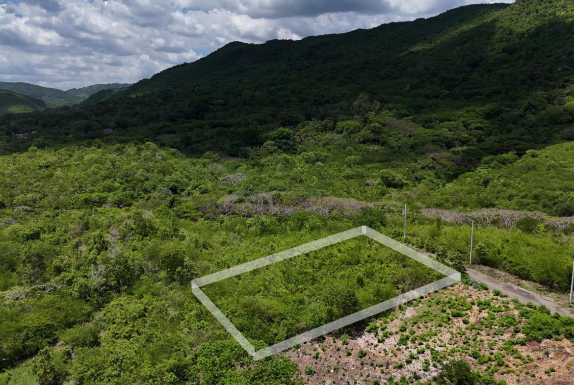 Seventh image of 8 Taylor Close in Birds Hill, Clarendon, Jamaica - property is For Sale