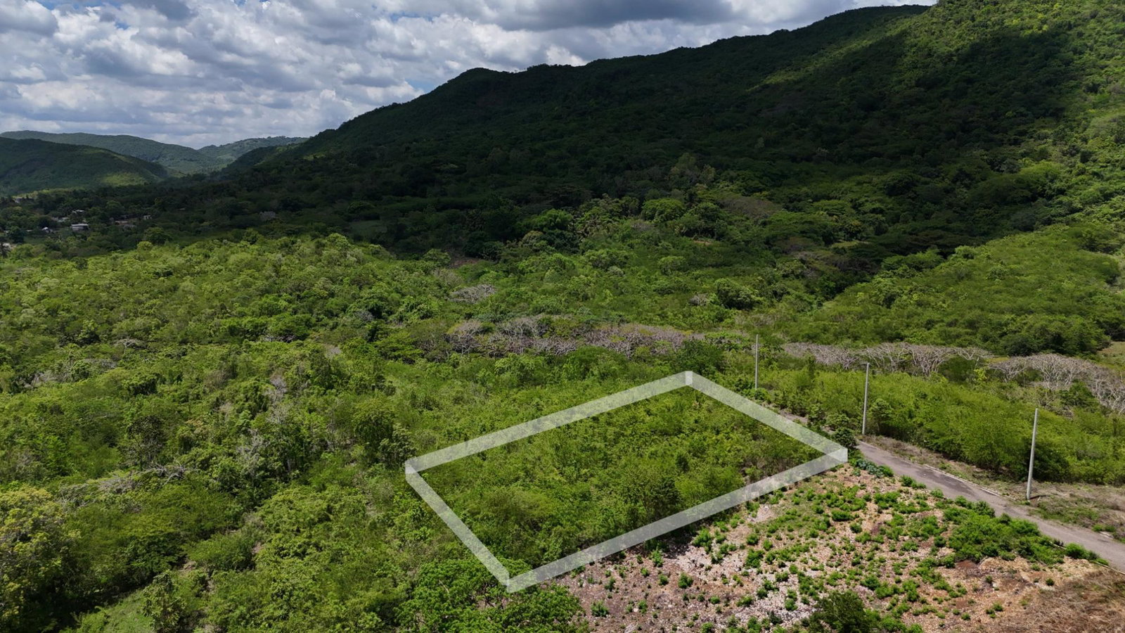 Seventh image of 8 Taylor Close in Birds Hill, Clarendon, Jamaica - property is For Sale