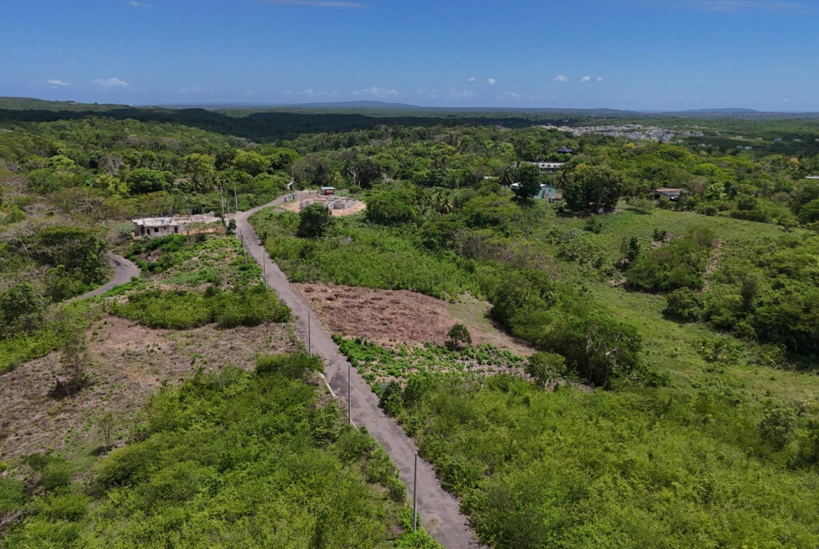 Tenth image of 8 Taylor Close in Birds Hill, Clarendon, Jamaica - property is For Sale