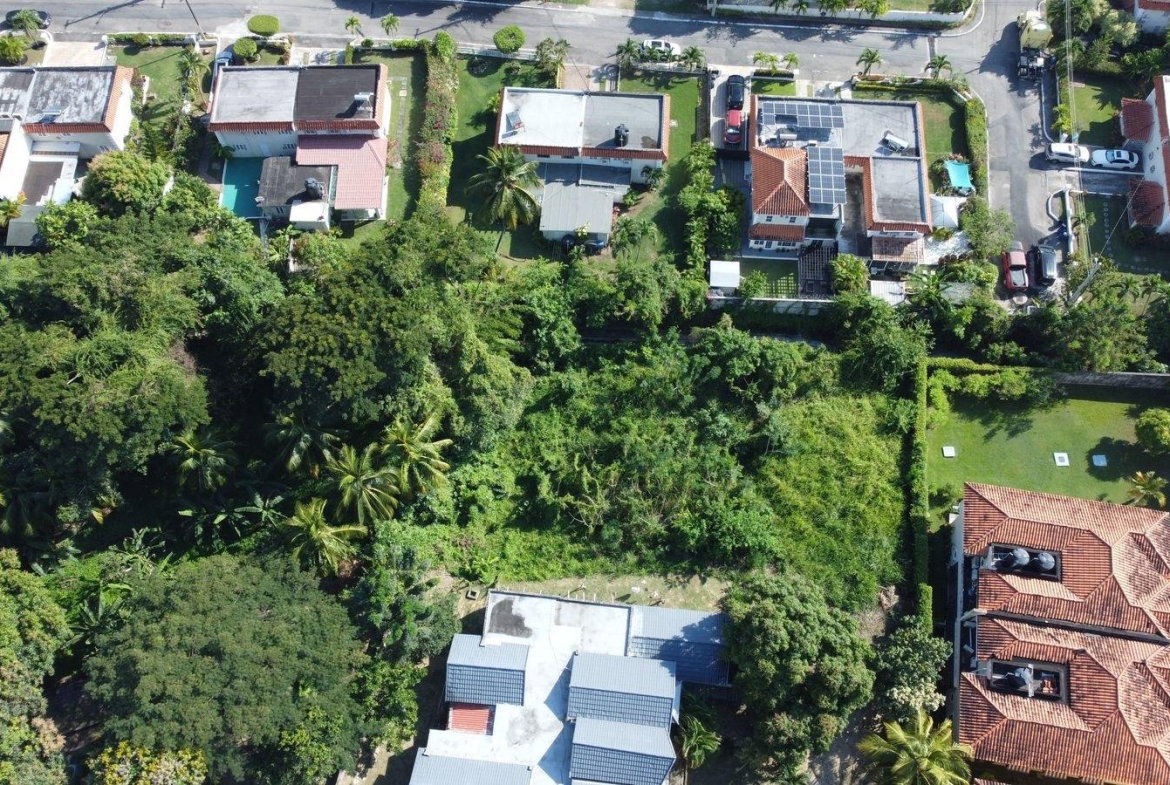 First image of 15 Farringdon Drive in Kingston 6, St. Andrew, Jamaica - property is For Sale