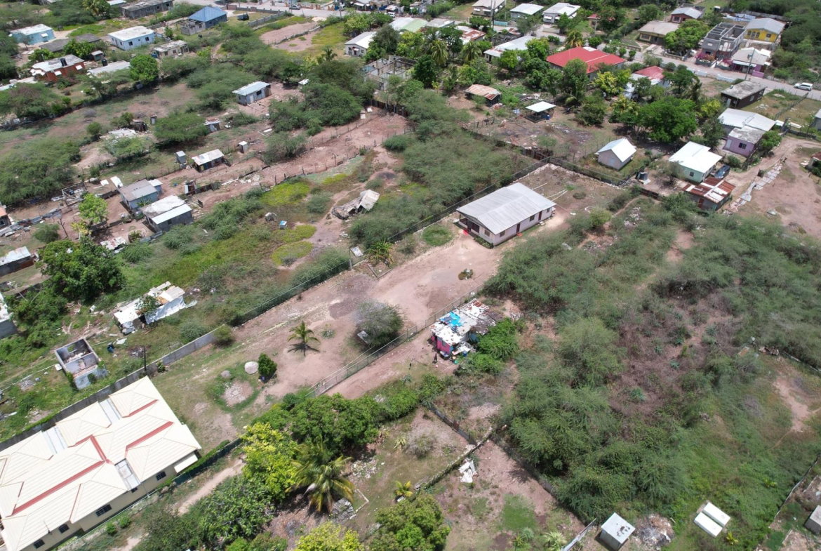 Seventeenth image of Thompson Pen Road in Old Harbour, St. Catherine, Jamaica - property is For Sale