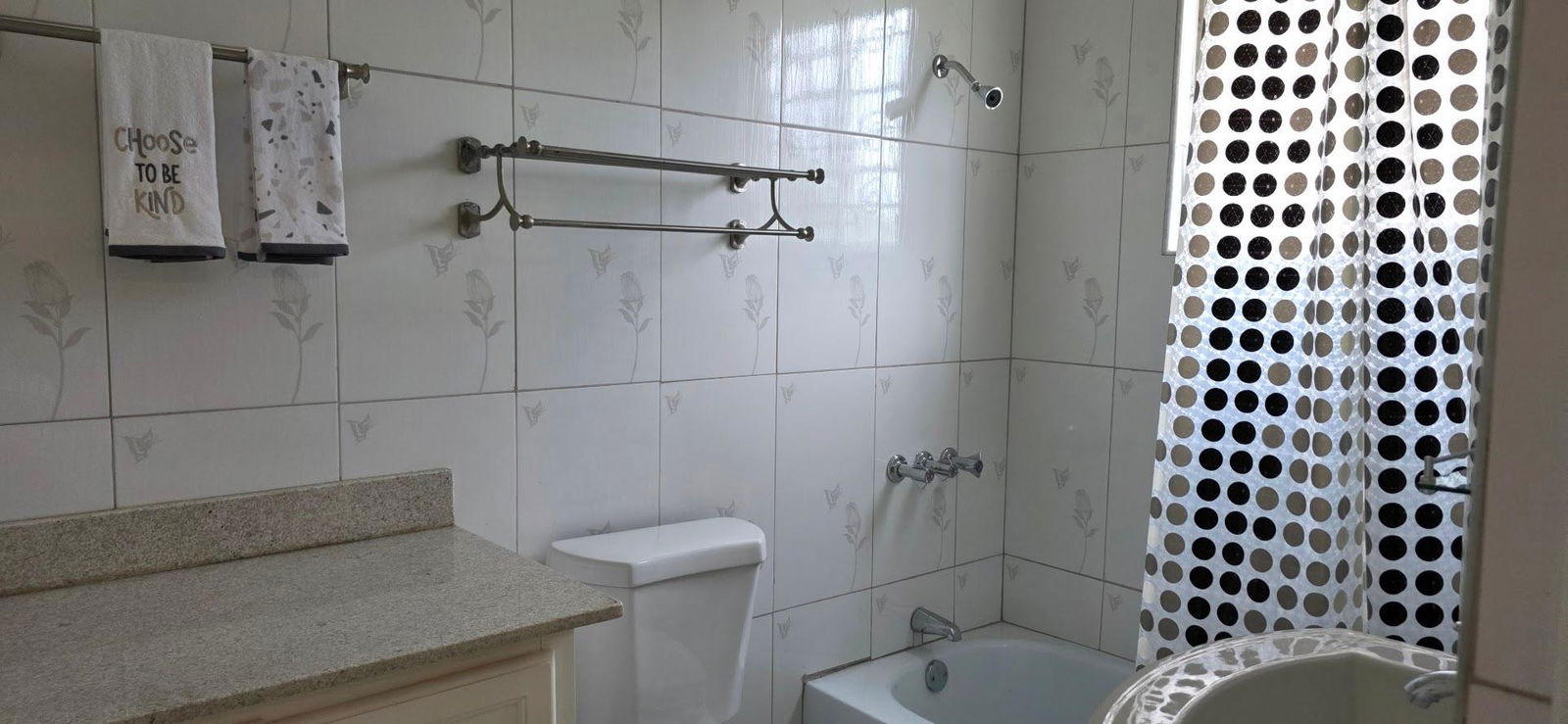 Eighteenth image of B-2f Woodlawn Ave in Kingston 19, St. Andrew, Jamaica - property is For Rent