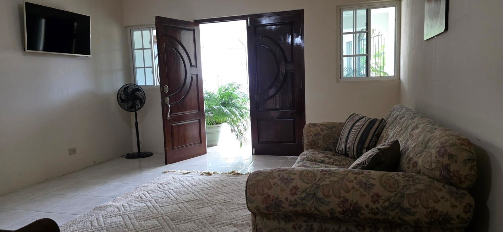 Sixth image of B-2f Woodlawn Ave in Kingston 19, St. Andrew, Jamaica - property is For Rent