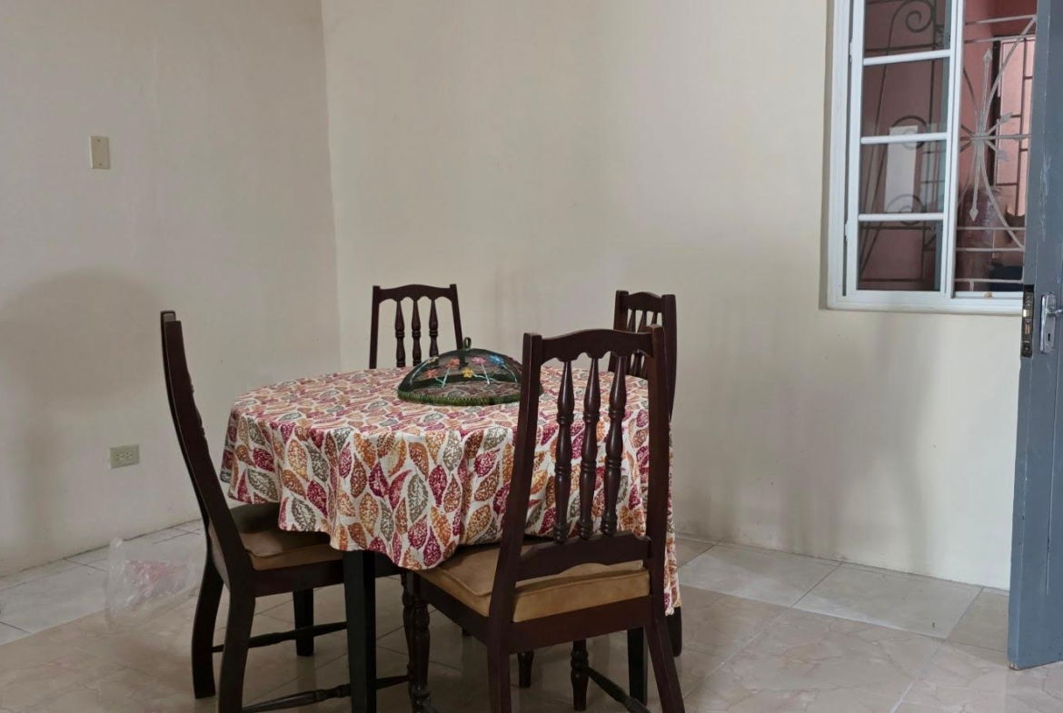 Ninth image of B-2f Woodlawn Ave in Kingston 19, St. Andrew, Jamaica - property is For Rent
