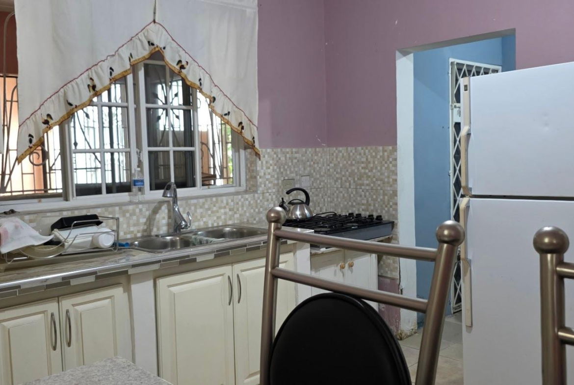 Tenth image of B-2f Woodlawn Ave in Kingston 19, St. Andrew, Jamaica - property is For Rent