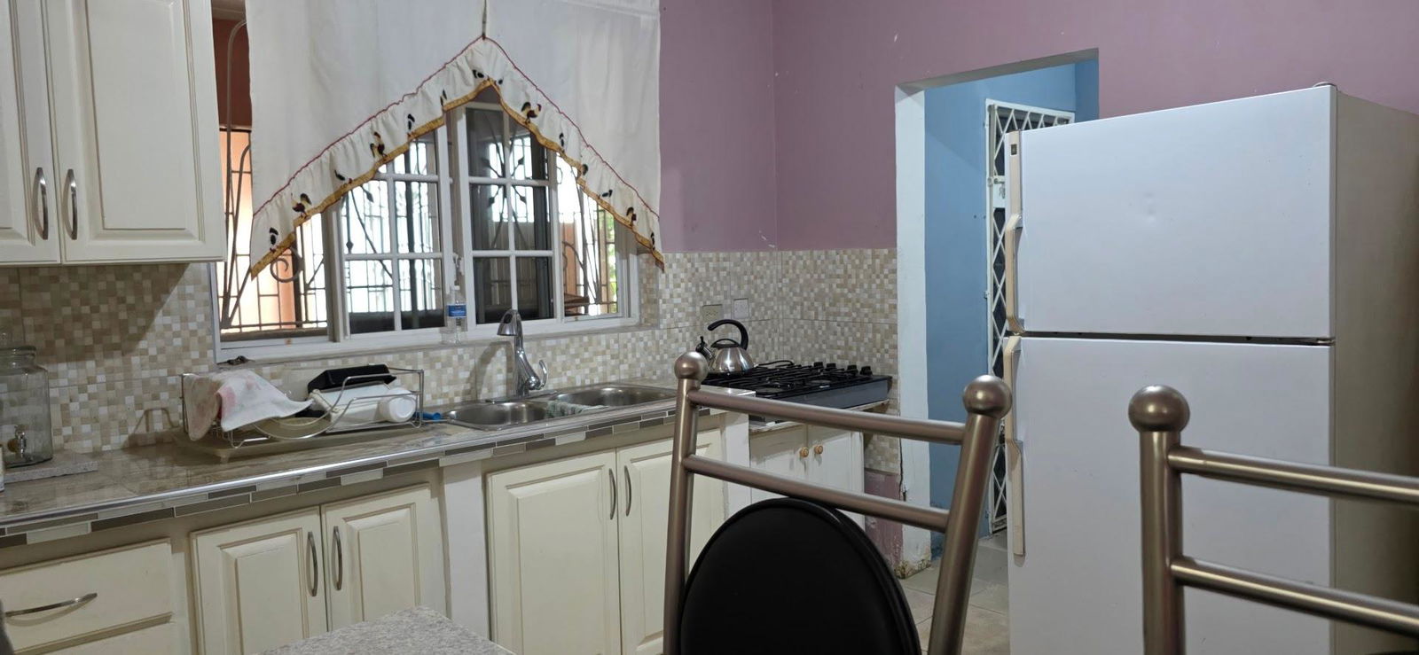 Tenth image of B-2f Woodlawn Ave in Kingston 19, St. Andrew, Jamaica - property is For Rent