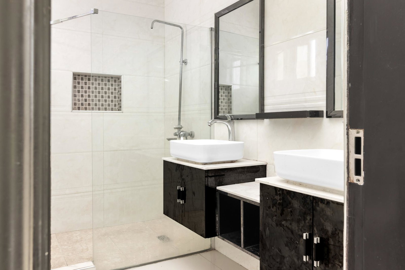 Spacious-3-Bed-Apartment-for-Rent-on-Knightsdale-Ave-Kingston-St.-Andrew Twelfth image of 12-21 Knightsdale Avenue in Kingston 19, St. Andrew, Jamaica - property is For Rent