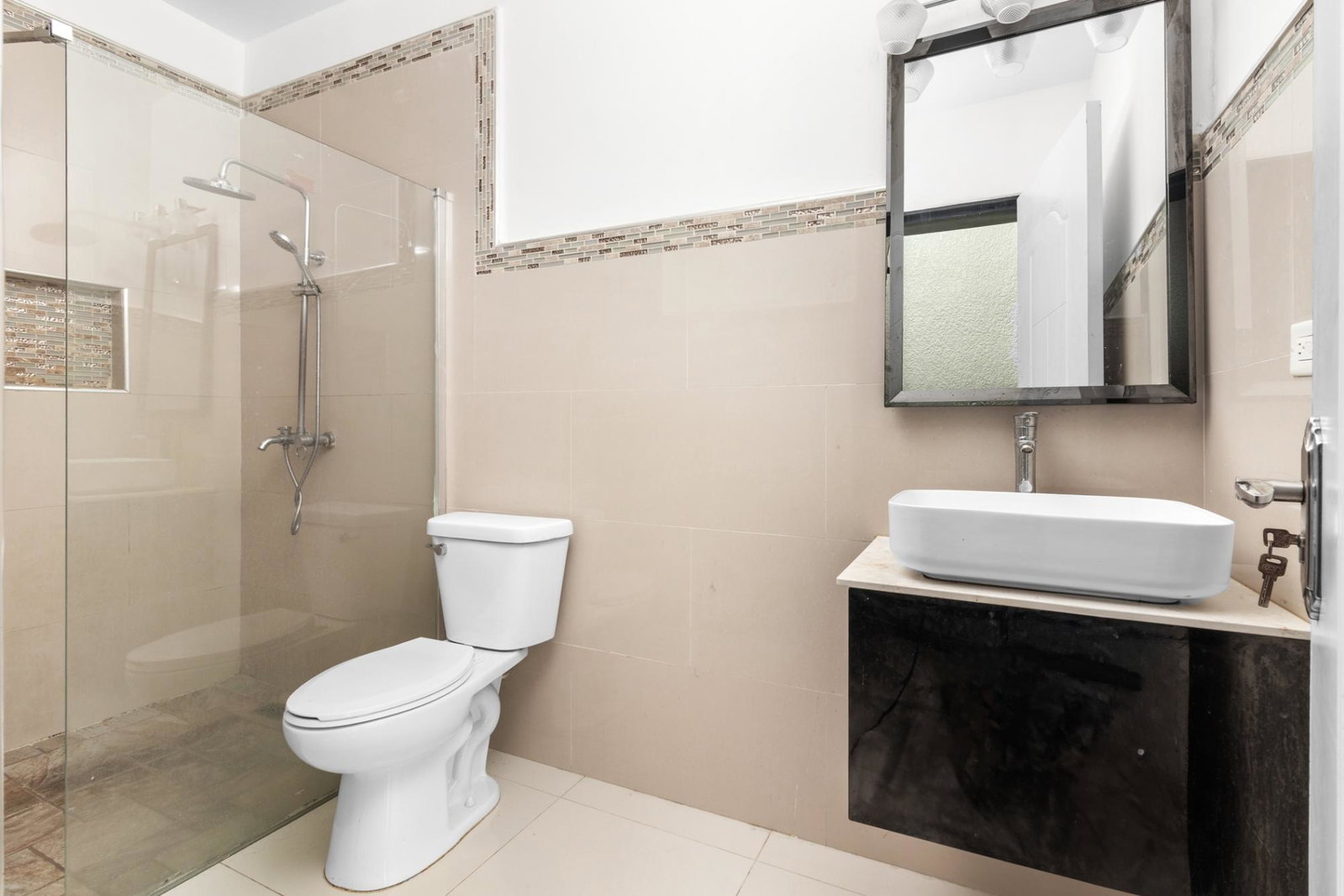 Spacious-3-Bed-Apartment-for-Rent-on-Knightsdale-Ave-Kingston-St.-Andrew Sixteenth image of 12-21 Knightsdale Avenue in Kingston 19, St. Andrew, Jamaica - property is For Rent