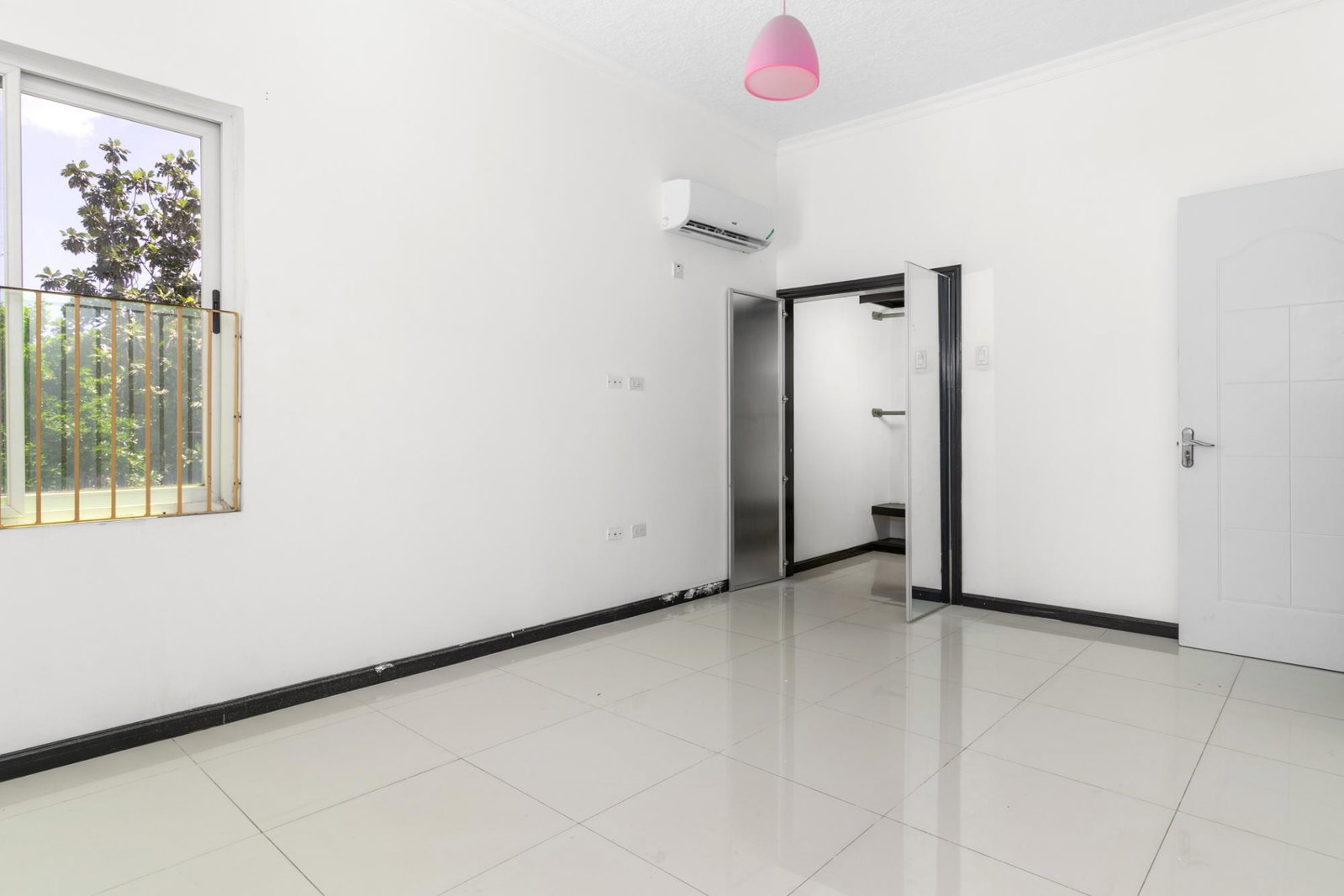 Spacious-3-Bed-Apartment-for-Rent-on-Knightsdale-Ave-Kingston-St.-Andrew Eighteenth image of 12-21 Knightsdale Avenue in Kingston 19, St. Andrew, Jamaica - property is For Rent