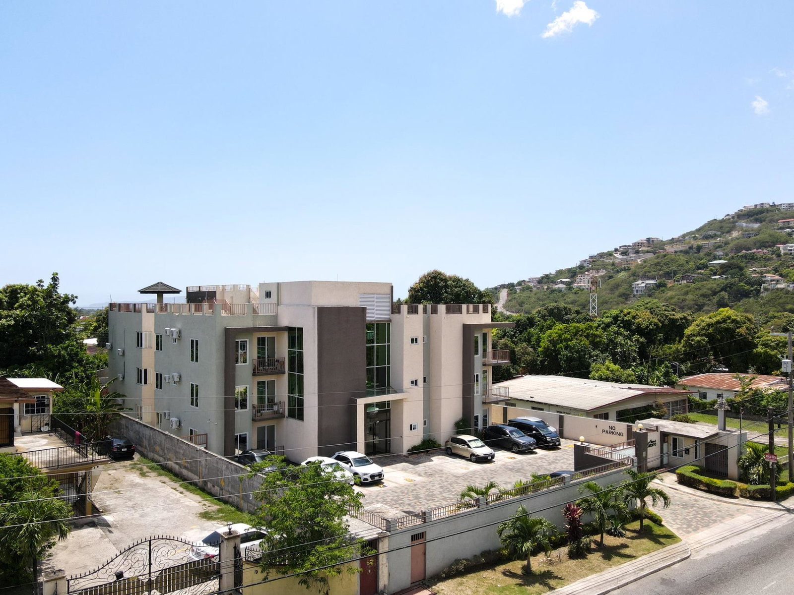 Spacious-3-Bed-Apartment-for-Rent-on-Knightsdale-Ave-Kingston-St.-Andrew Twenty-Second image of 12-21 Knightsdale Avenue in Kingston 19, St. Andrew, Jamaica - property is For Rent