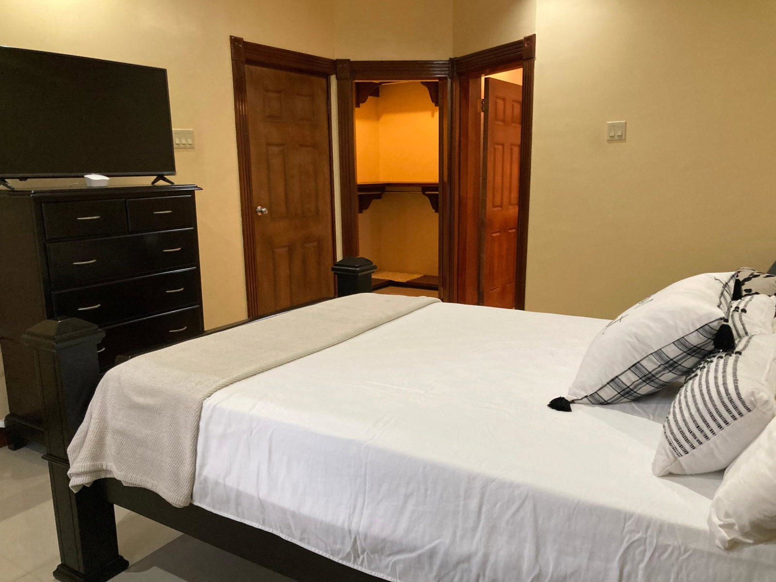 Spacious-3-Bedroom-Apartment-for-Sale-in-St.-Andrew-Jamaica-Sweet-Berry-Complex Twenty-Fourth image of 9-27 Salisbury Avenue in Kingston 6, St. Andrew, Jamaica - property is For Sale