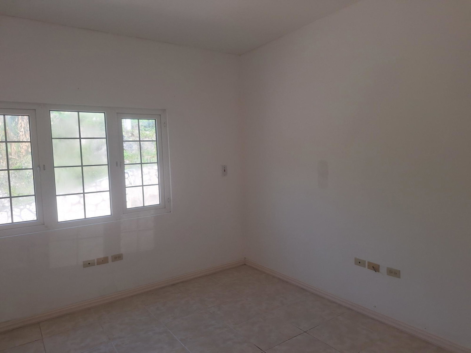 Seventeenth image of 1-5 Astoria Drive in Kingston 19, St. Andrew, Jamaica - property is For Rent