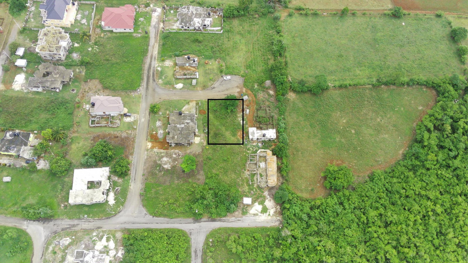 Third image of 27 la Cresta End (boxwood) in Santa Cruz, St. Elizabeth, Jamaica - property is For Sale