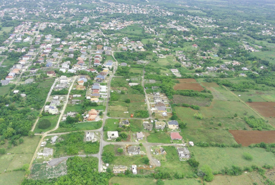 Sixth image of 27 la Cresta End (boxwood) in Santa Cruz, St. Elizabeth, Jamaica - property is For Sale