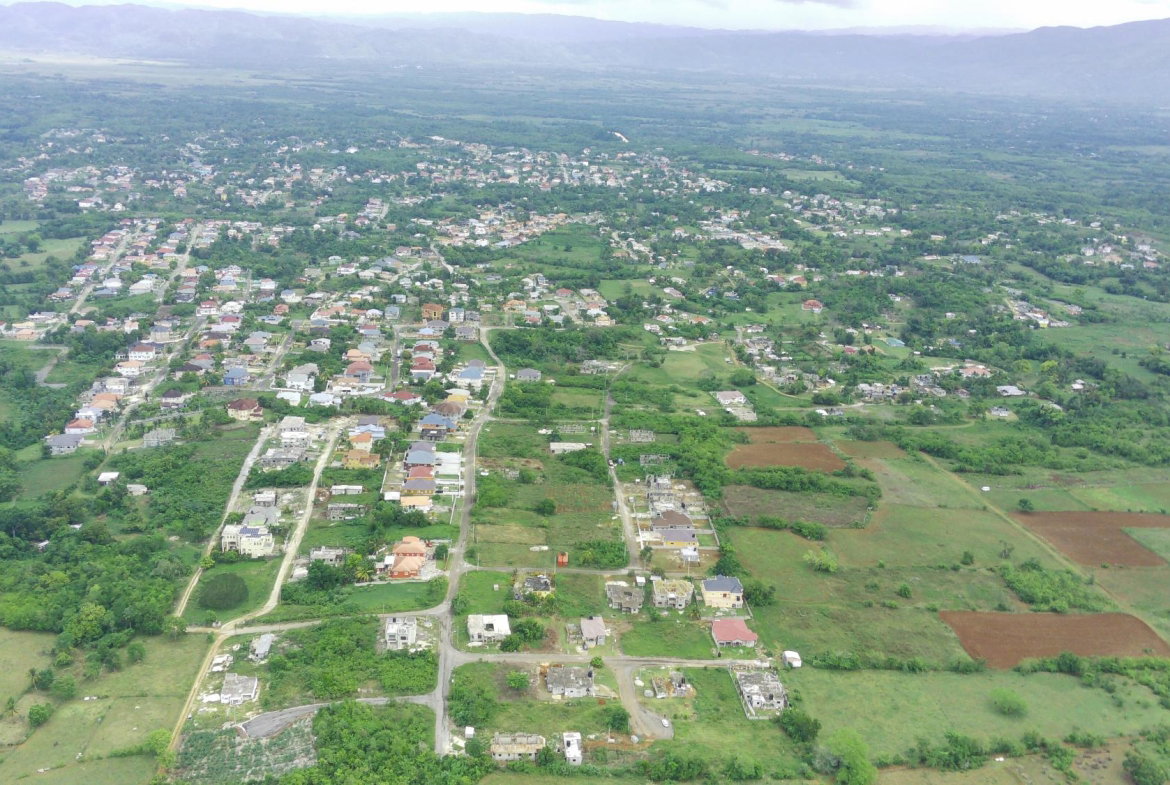 Seventh image of 27 la Cresta End (boxwood) in Santa Cruz, St. Elizabeth, Jamaica - property is For Sale