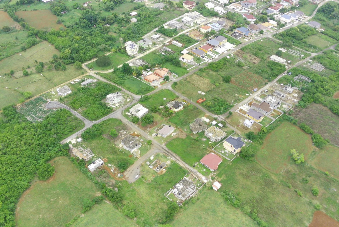 Eighth image of 27 la Cresta End (boxwood) in Santa Cruz, St. Elizabeth, Jamaica - property is For Sale