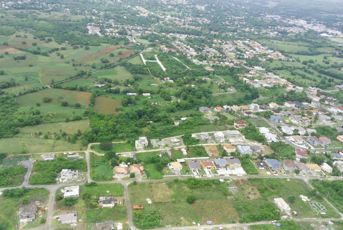 Ninth image of 27 la Cresta End (boxwood) in Santa Cruz, St. Elizabeth, Jamaica - property is For Sale