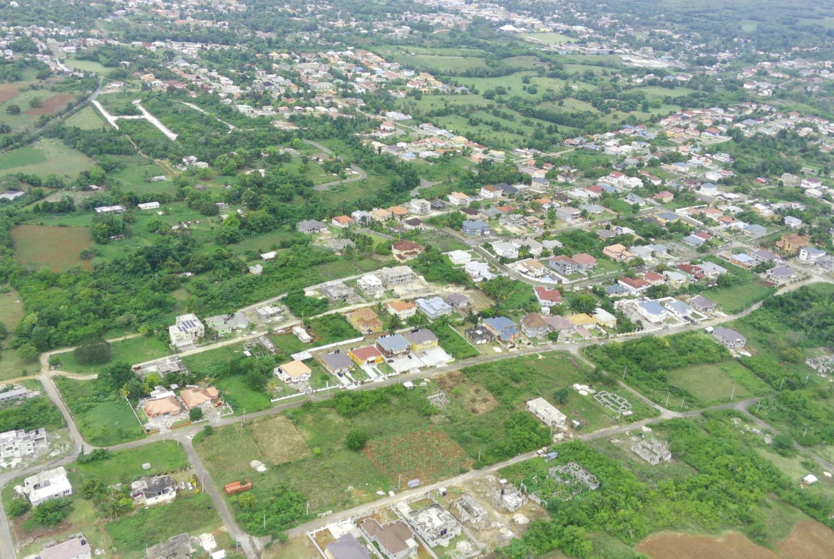Tenth image of 27 la Cresta End (boxwood) in Santa Cruz, St. Elizabeth, Jamaica - property is For Sale