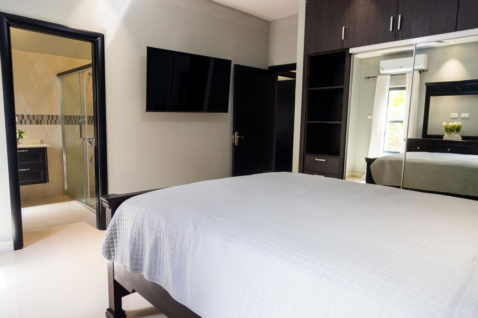 Stunning-Vacation-Home-for-Sale-in-Pyramid-Point-St.-Ann-Jamaica Eleventh image of 16- Pyramid Point in Ocho Rios, St. Ann, Jamaica - property is For Sale