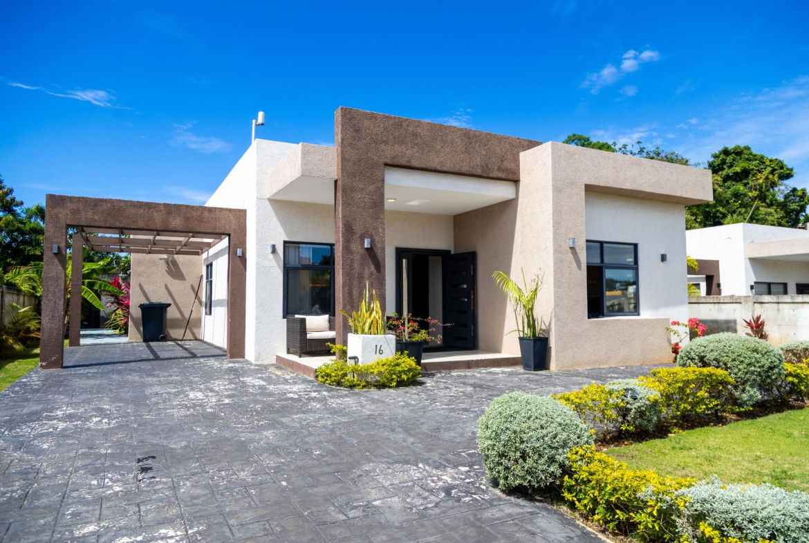 Fourteenth image of 16- Pyramid Point in Ocho Rios, St. Ann, Jamaica - property is For Sale