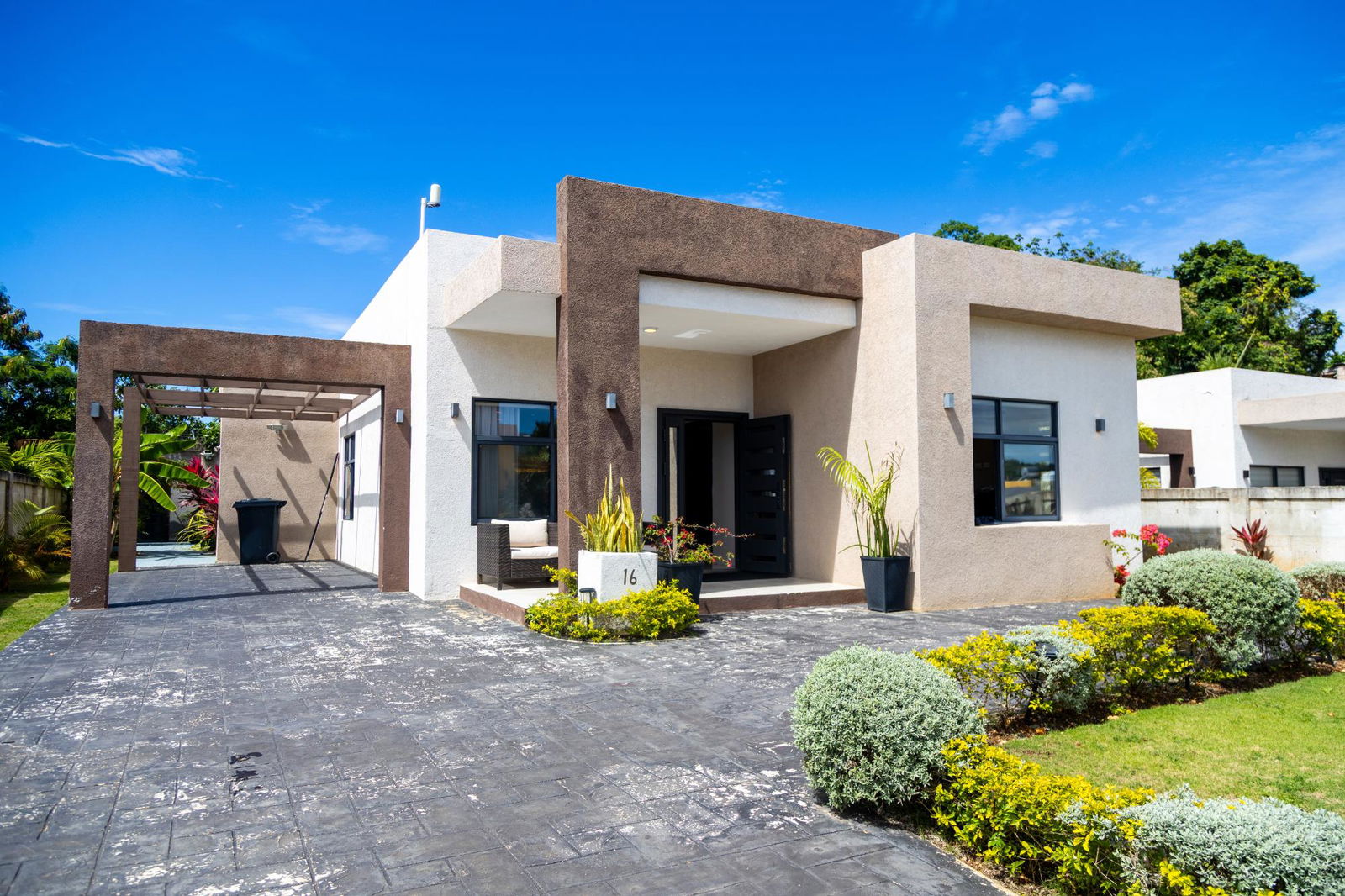 Stunning-Vacation-Home-for-Sale-in-Pyramid-Point-St.-Ann-Jamaica Fourteenth image of 16- Pyramid Point in Ocho Rios, St. Ann, Jamaica - property is For Sale